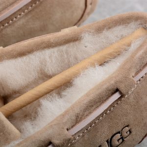 Ugg Dakota Slip-on Light