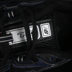 New Balance 740
