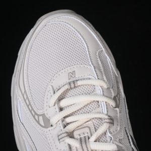New Balance 740