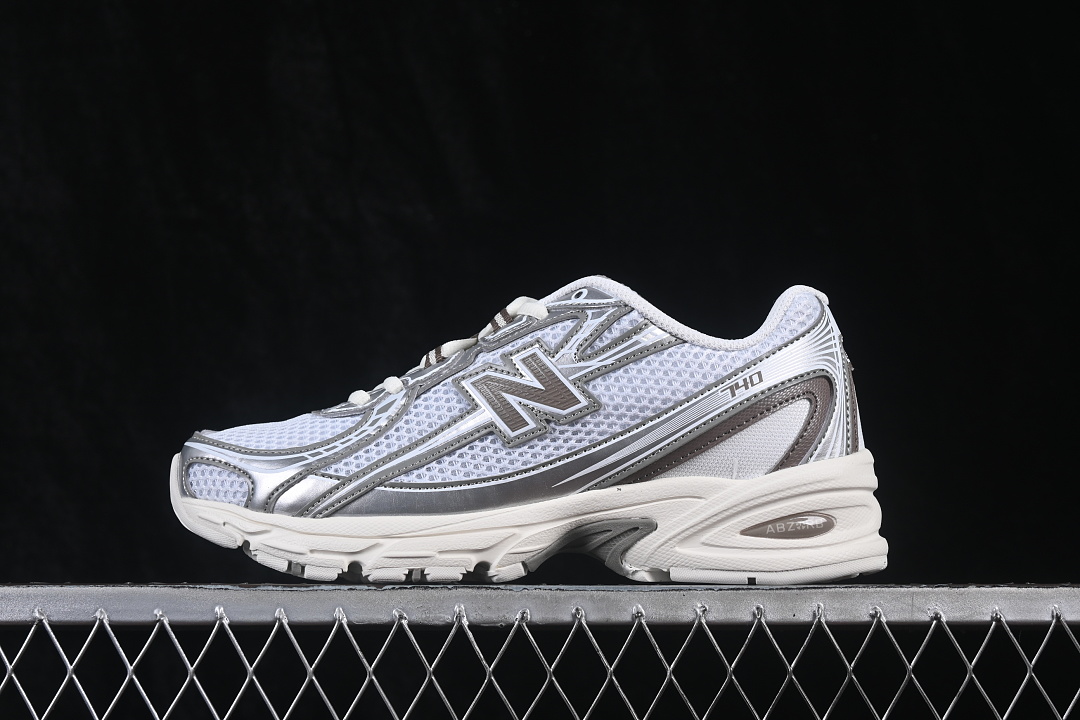 New Balance 740