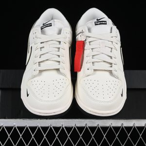 Nike SB Dunk Low Supreme