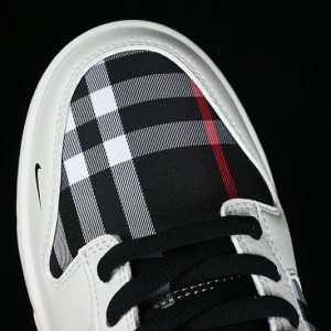 Nike SB Dunk Low Supreme