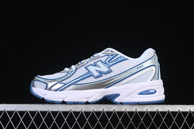 New Balance 740