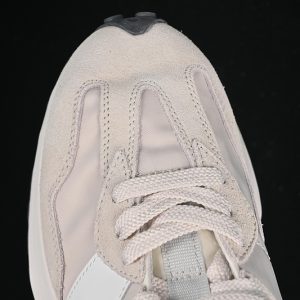 New Balance 230