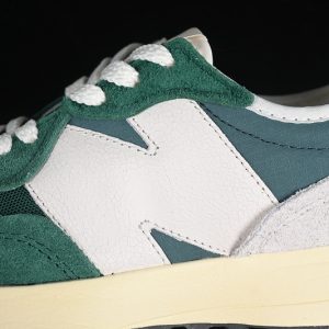 New Balance 230