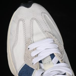 New Balance 230
