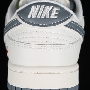 Nike SB Dunk Low Supreme