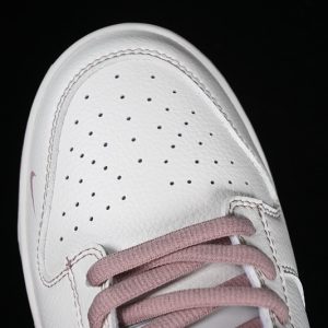 Nike Supreme SB Dunk Low