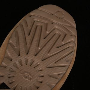 Ugg Pumped Lace Up Maroom