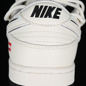 Nike SB Dunk Low Supreme