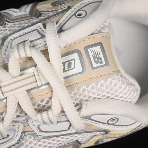 New Balance 740