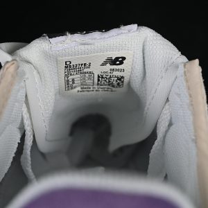 New Balance 230