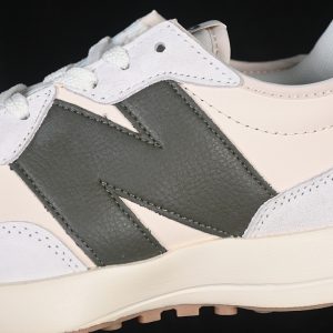 New Balance 230