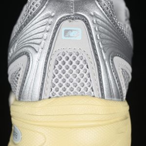New Balance 740