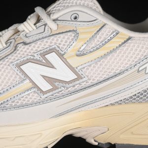 New Balance 740