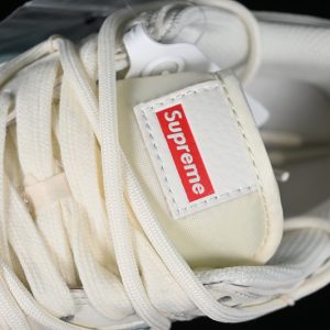 Nike SB Dunk Low Supreme