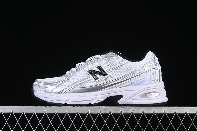 New Balance 740