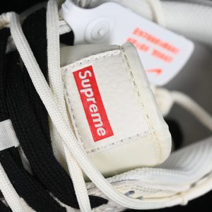 Nike SB Dunk Low Supreme