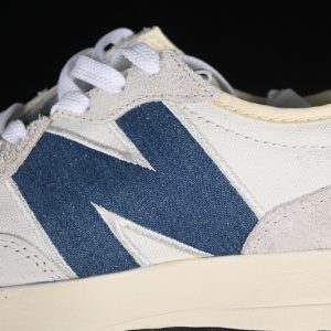 New Balance 230