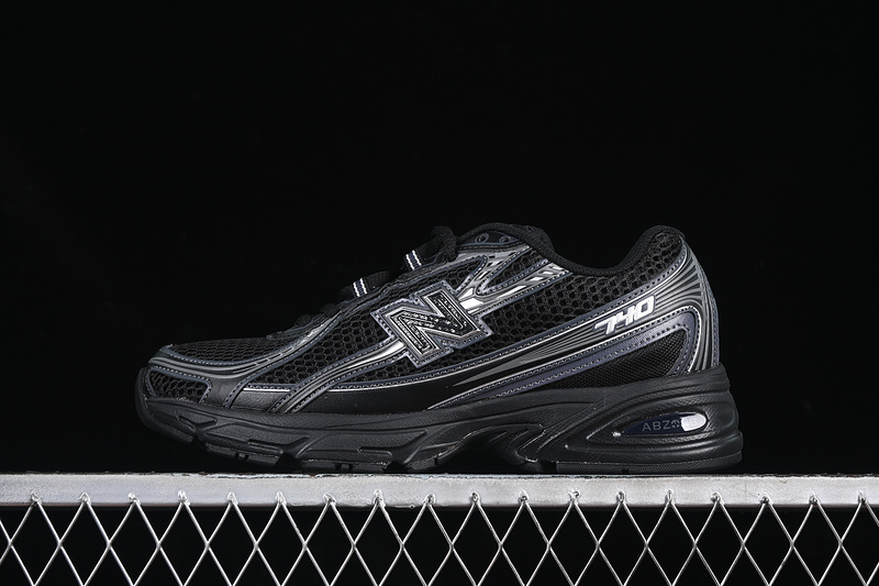 New Balance 740