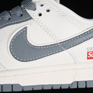Nike SB Dunk Low Supreme