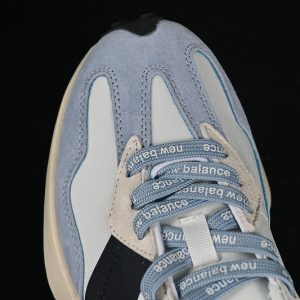 New Balance 230