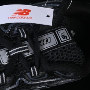 New Balance 740