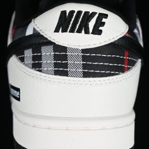 Nike SB Dunk Low Supreme