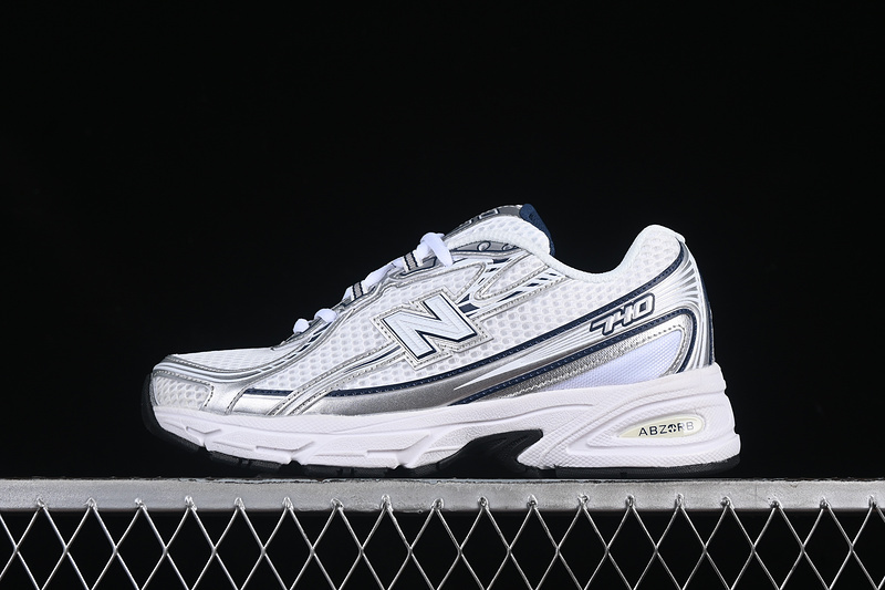 New Balance 740