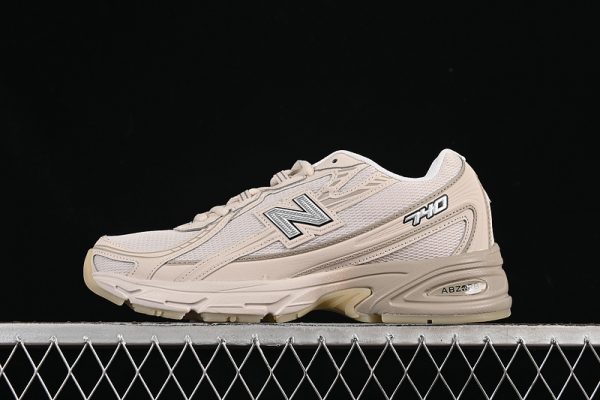 New Balance 740