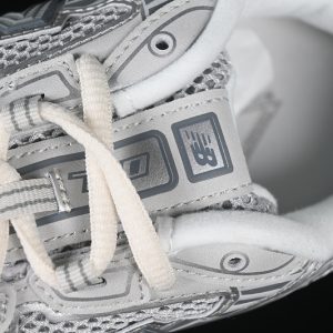 New Balance 740