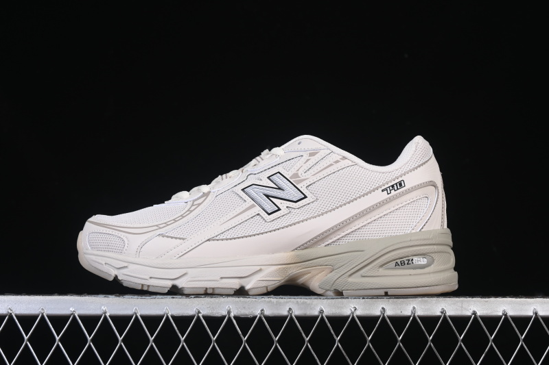 New Balance 740