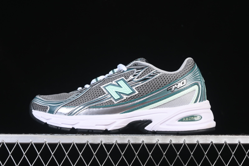 New Balance 740
