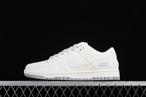 Nike SB Dunk Low Supreme