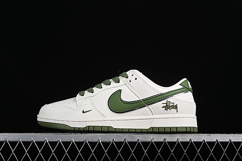 Nike Stussy x Sb Dunk Low