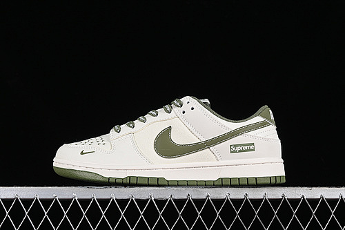 Nike SB Dunk Low Supreme