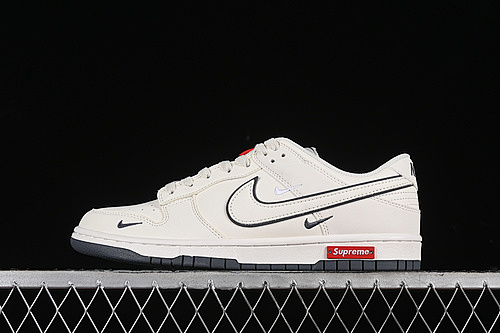 Nike SB Dunk Low Supreme